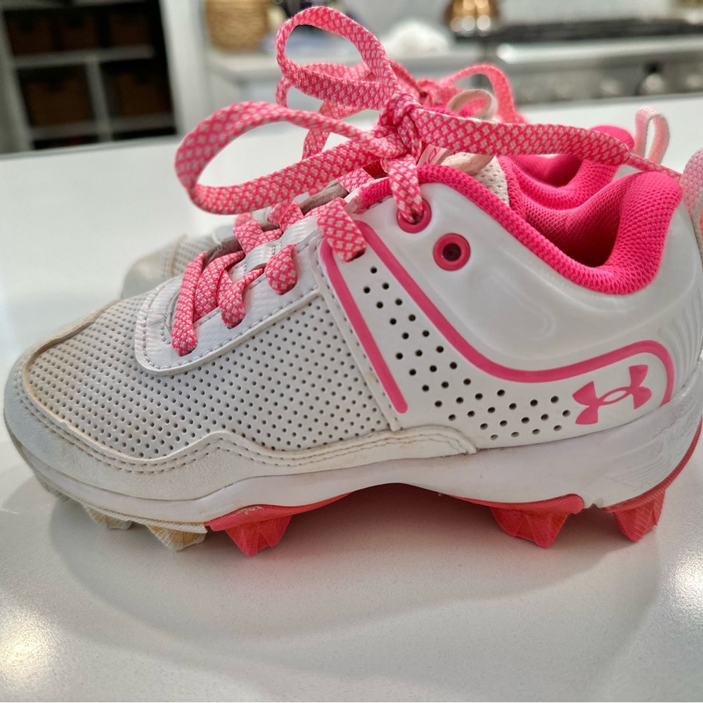 9.5 little girls cleats